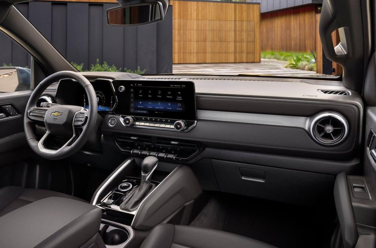 Chevrolet Colorado 2023 салон
