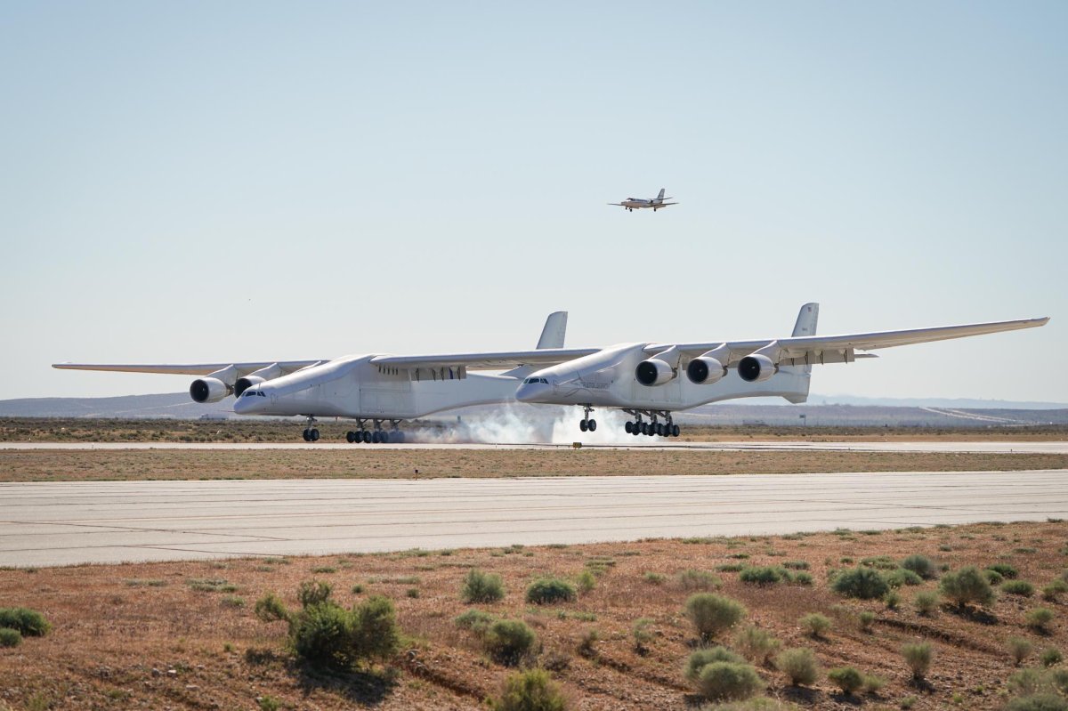 Самолет Stratolaunch model 351