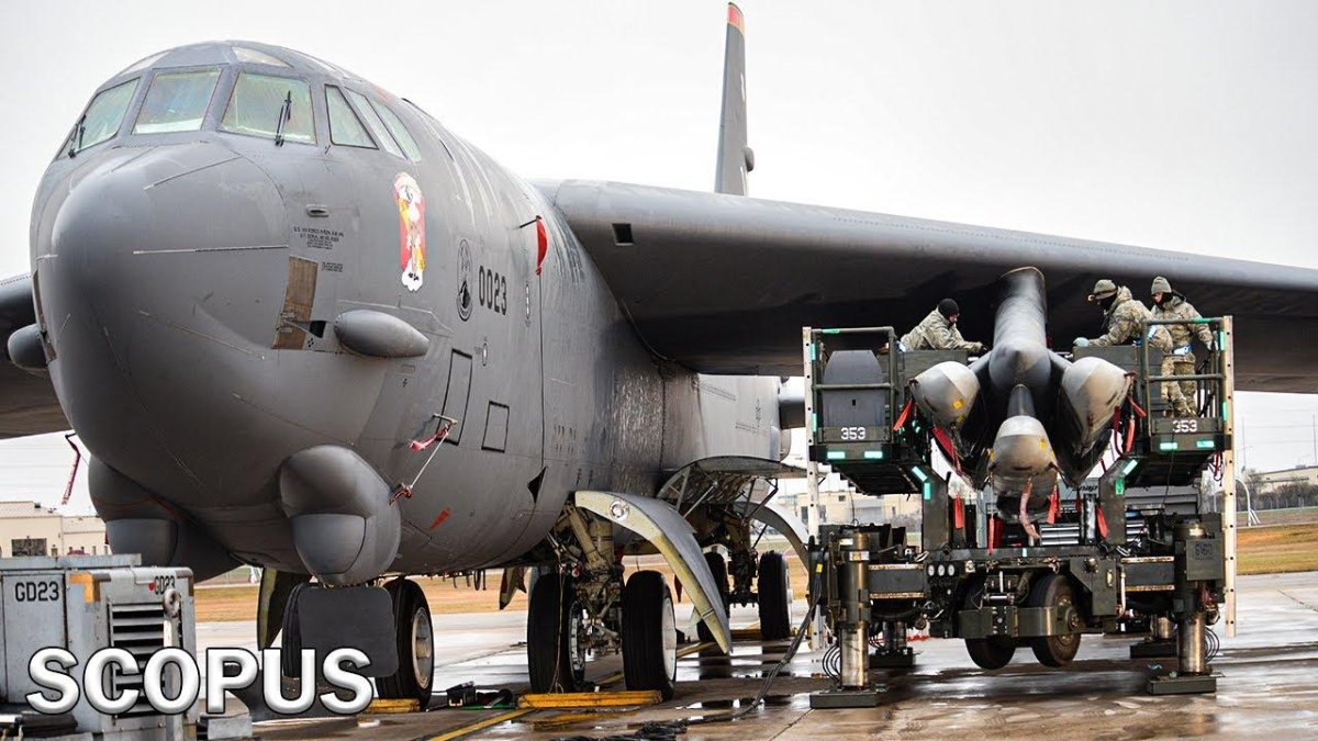 B-52 бомбардировщик c AGM-86b