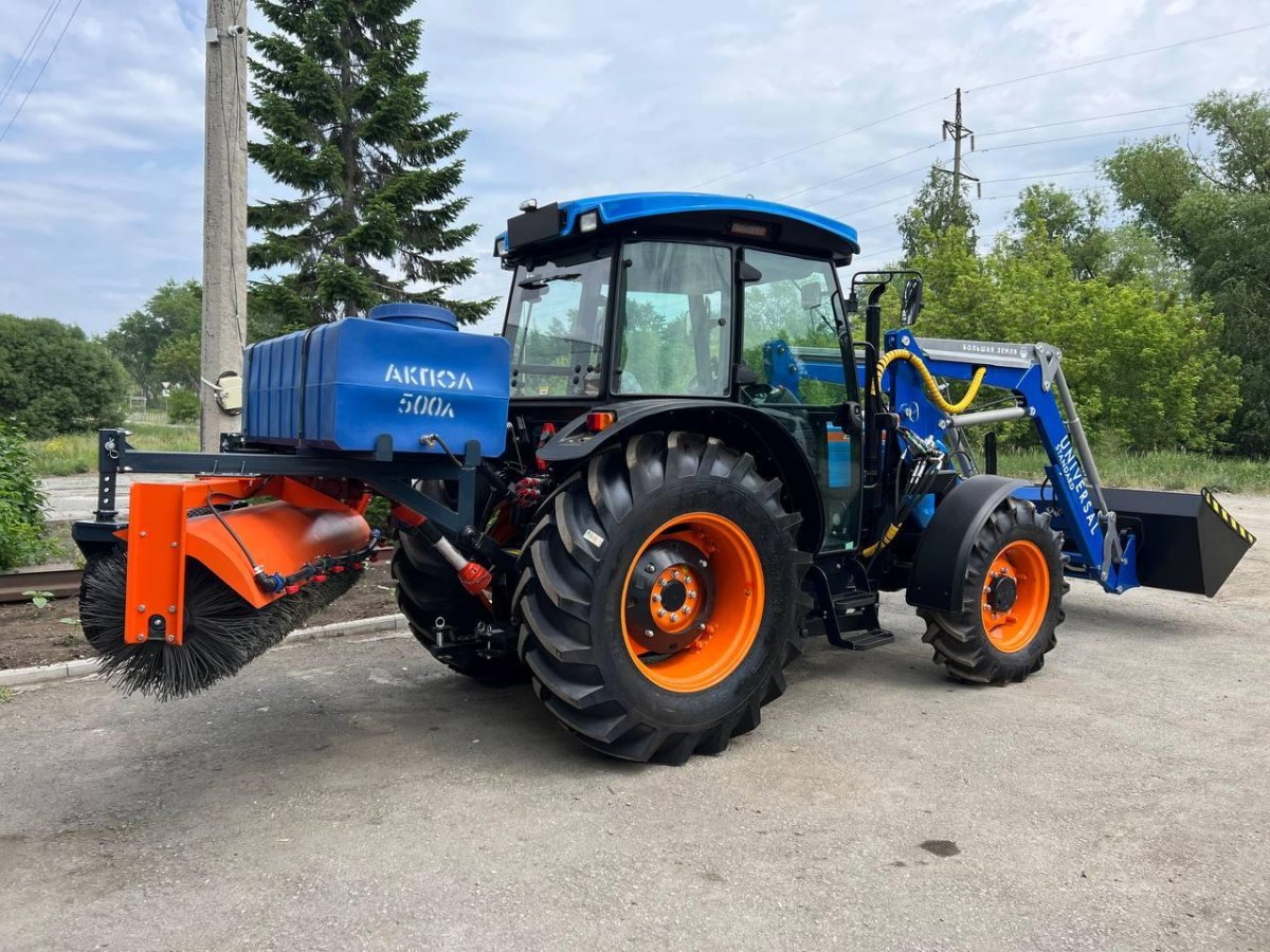 Коммунальный трактор