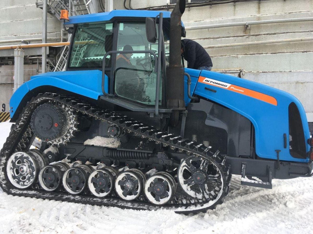 Гусеничный трактор Агромаш тг-150