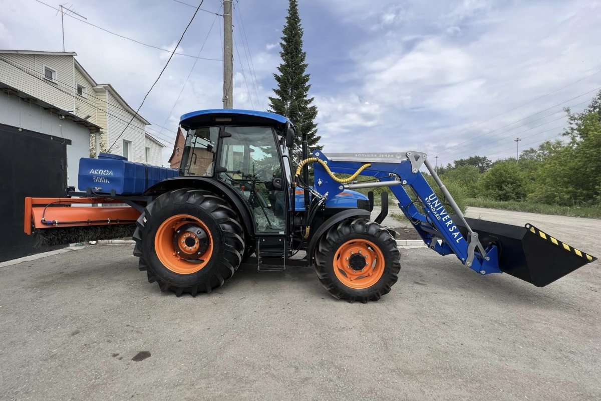 Коммунальный трактор