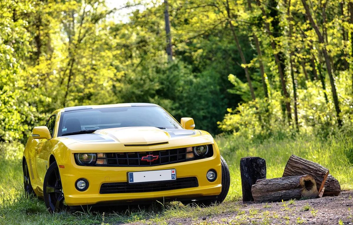 Chevrolet Camaro желтый