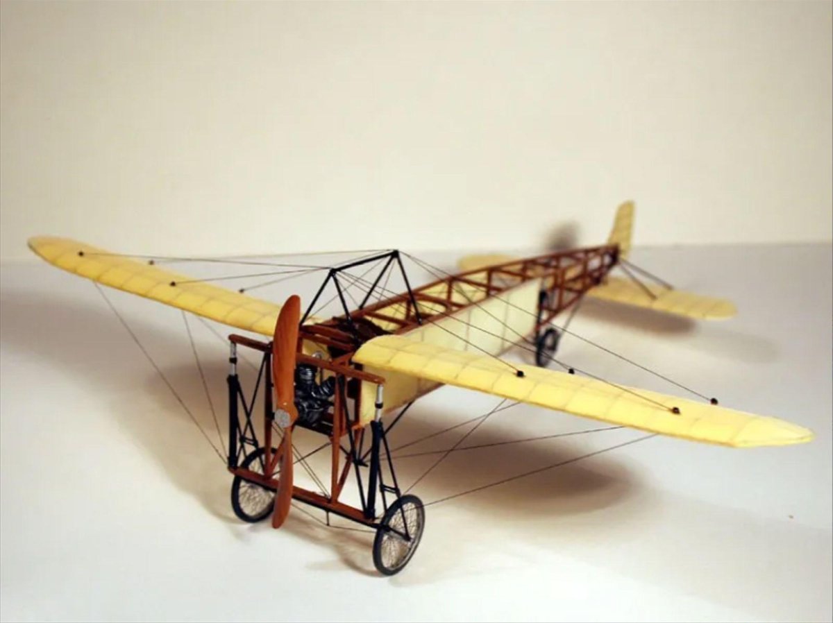Блерио самолет модель