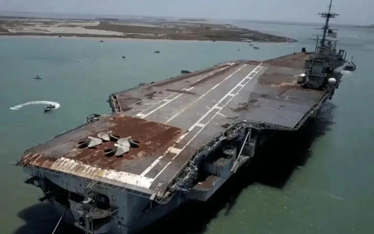 Авианосец Адмирал Кузнецов Ржавый