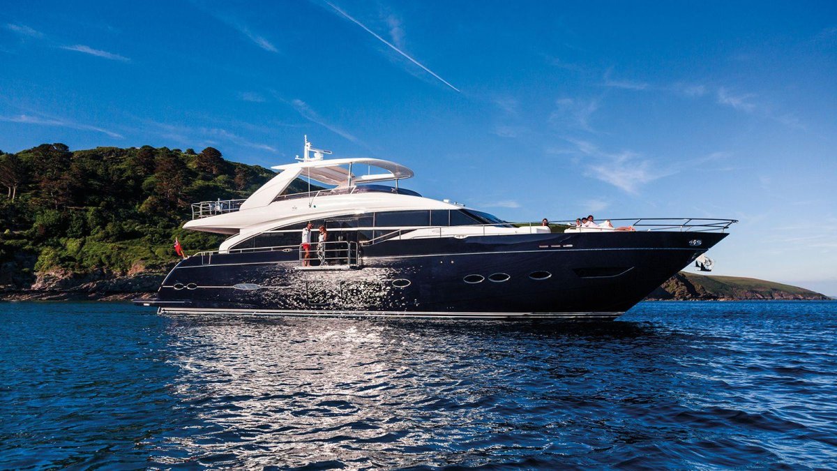 Motor Yacht a яхта