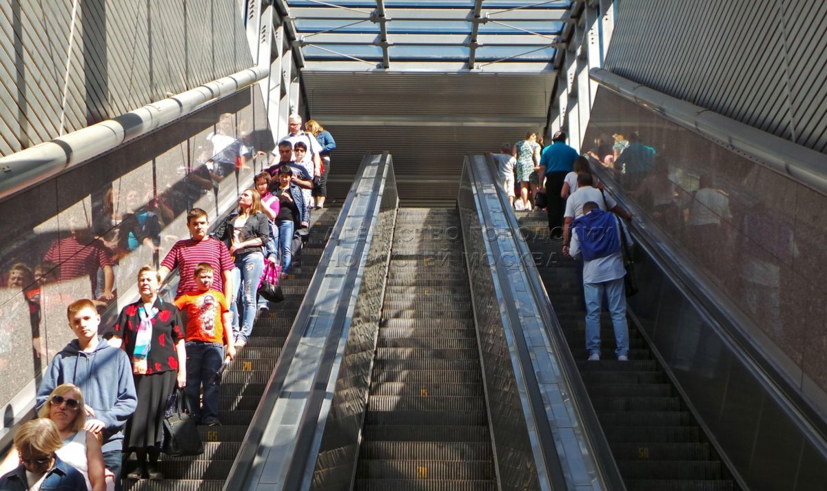 Бульвар Адмирала Ушакова метро