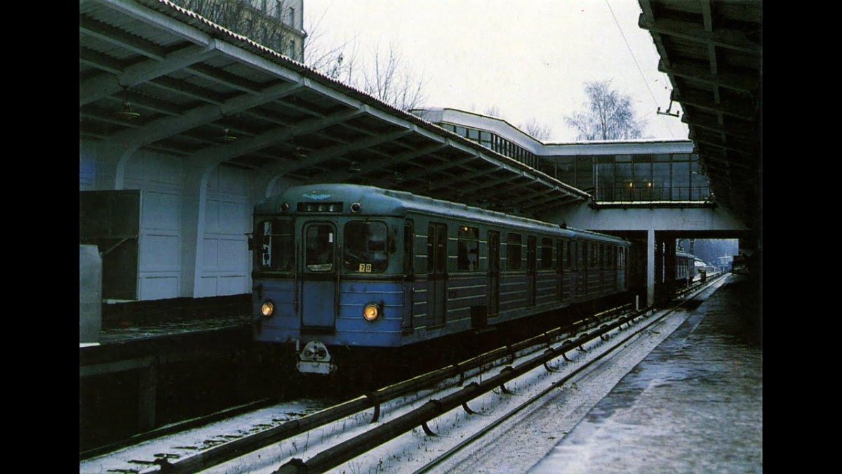 Поезд метро еж3