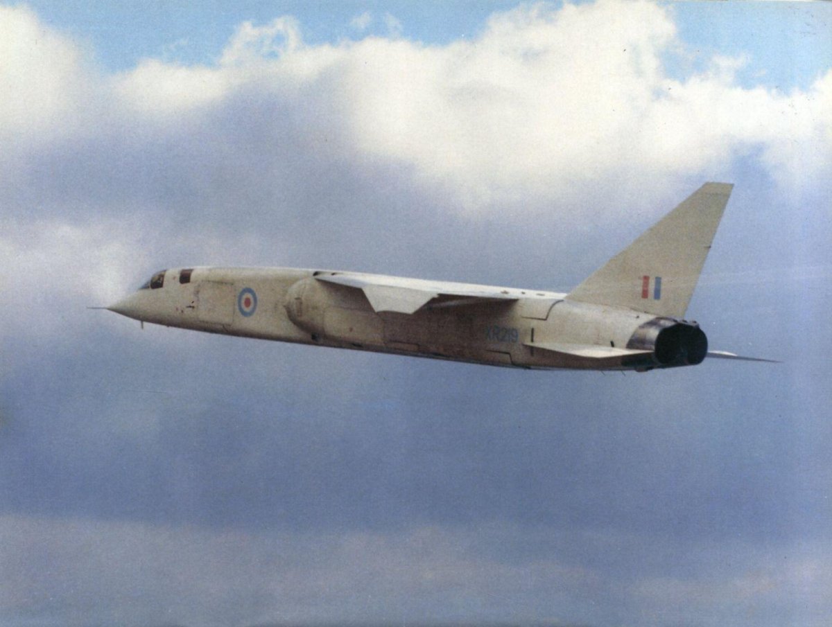 TSR-2 самолет