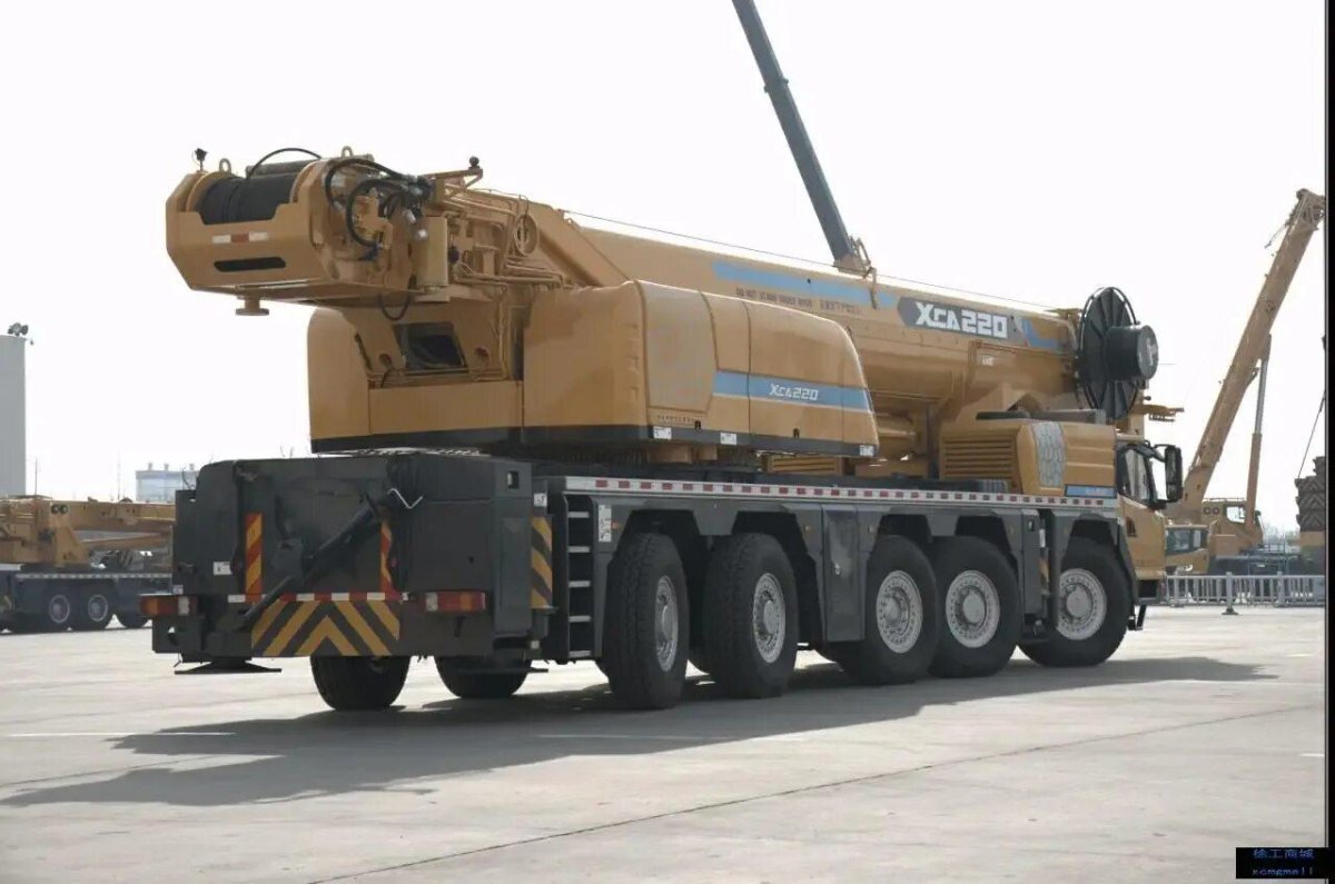 Автокран XCMG xca220