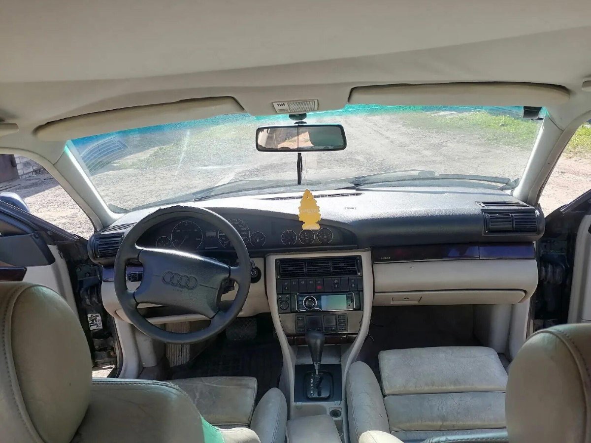 Audi 100 c4 светлый салон