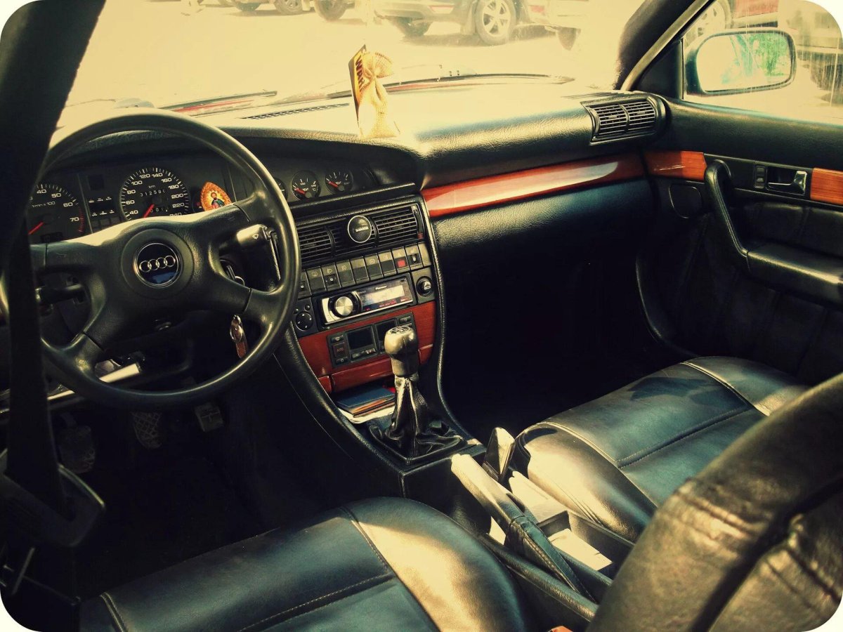Ауди 100 с4 2.3 салон
