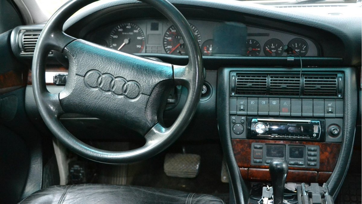 Ауди 100 c4 салон