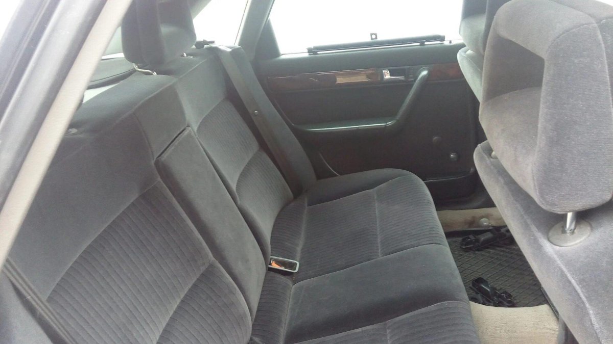 Ауди 100 салон сзади