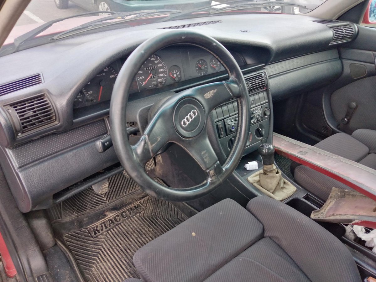 Ауди 100 1991 салон