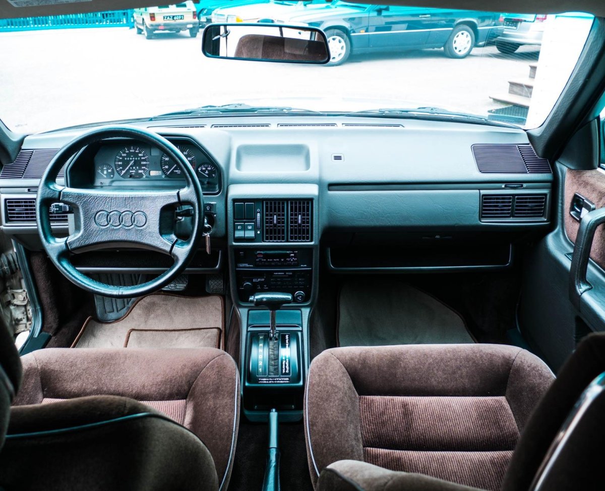 Audi 100 c3 Interior