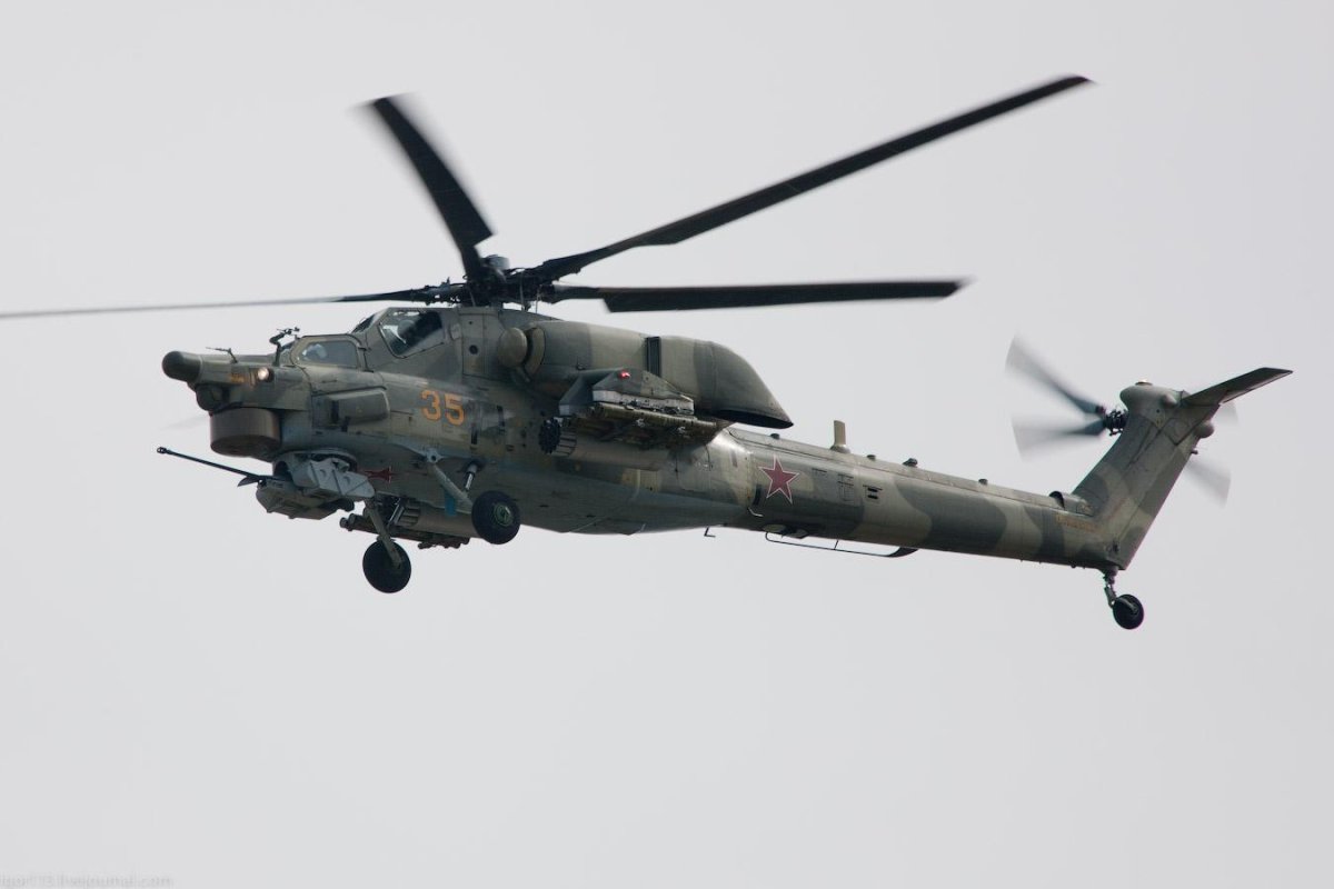 Ми-28 на белом фоне