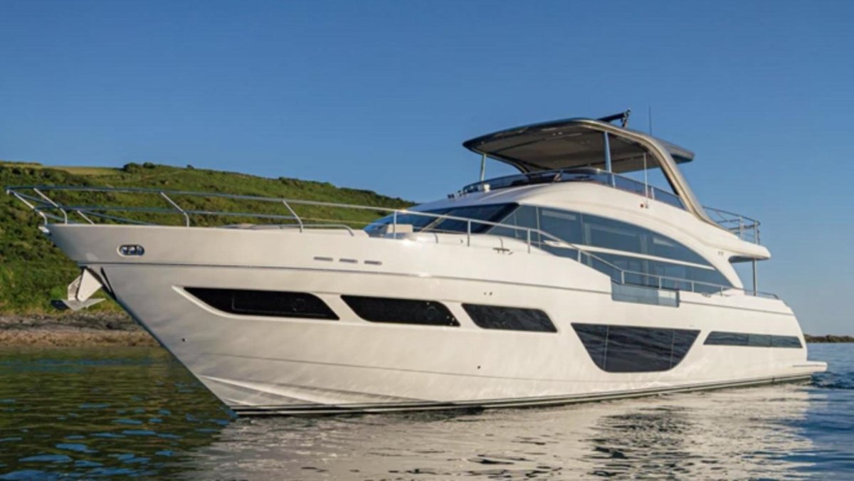 Яхта Princess y78
