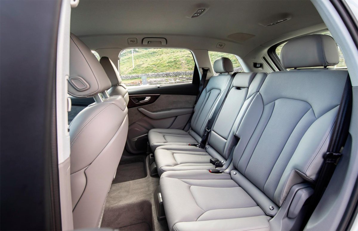 Audi q7 2021 салон сзади