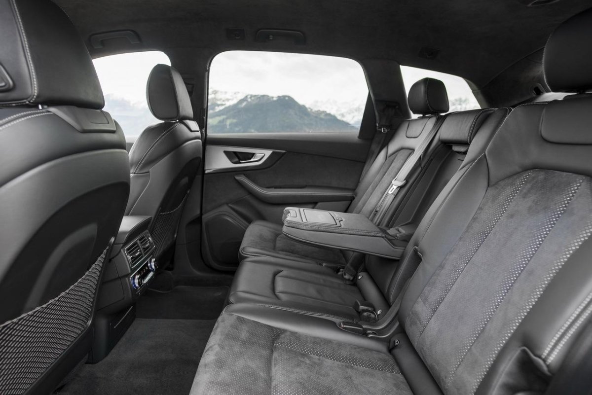 Audi q7 салон сзади