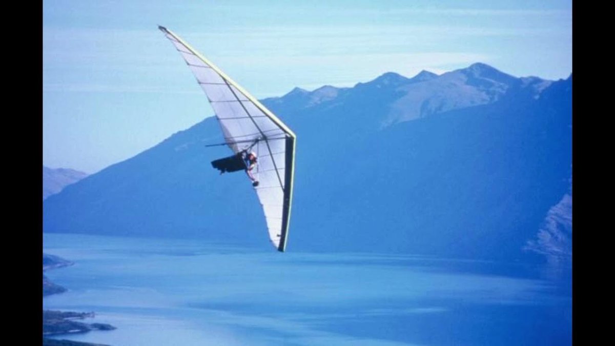 Полет на дельтаплане в горах