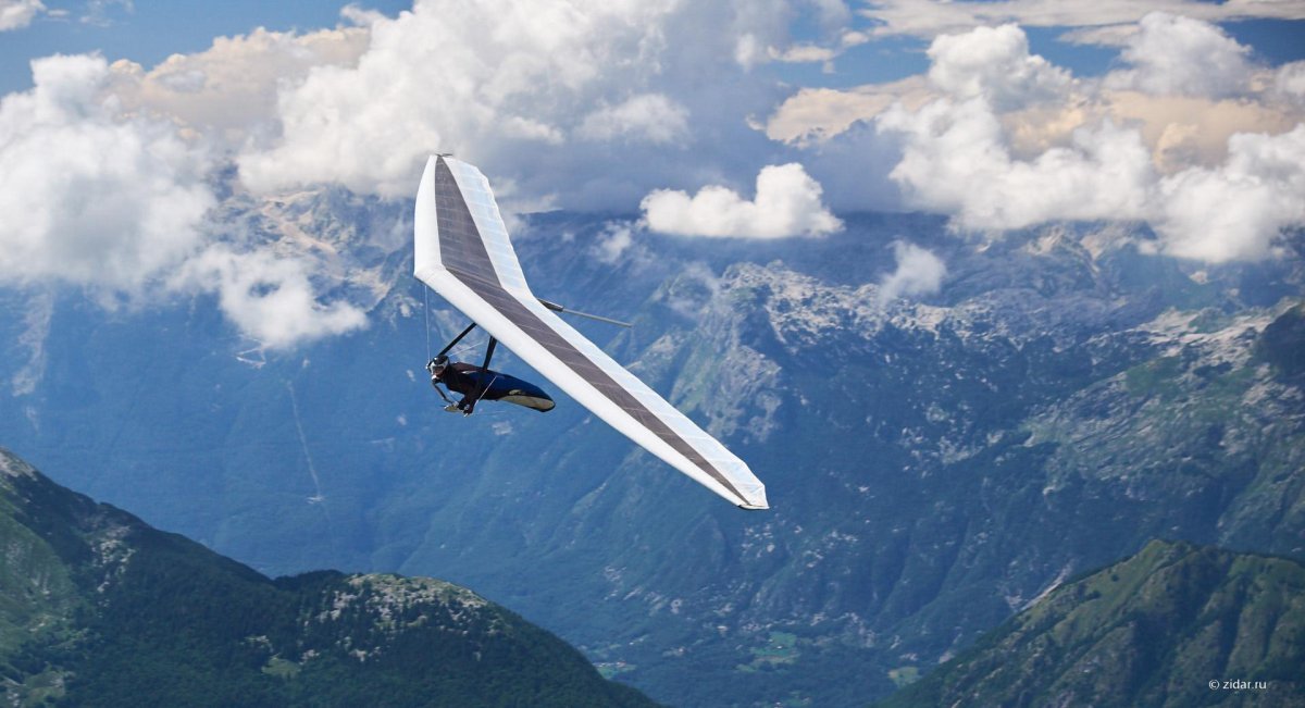 Дельтаплан в небе