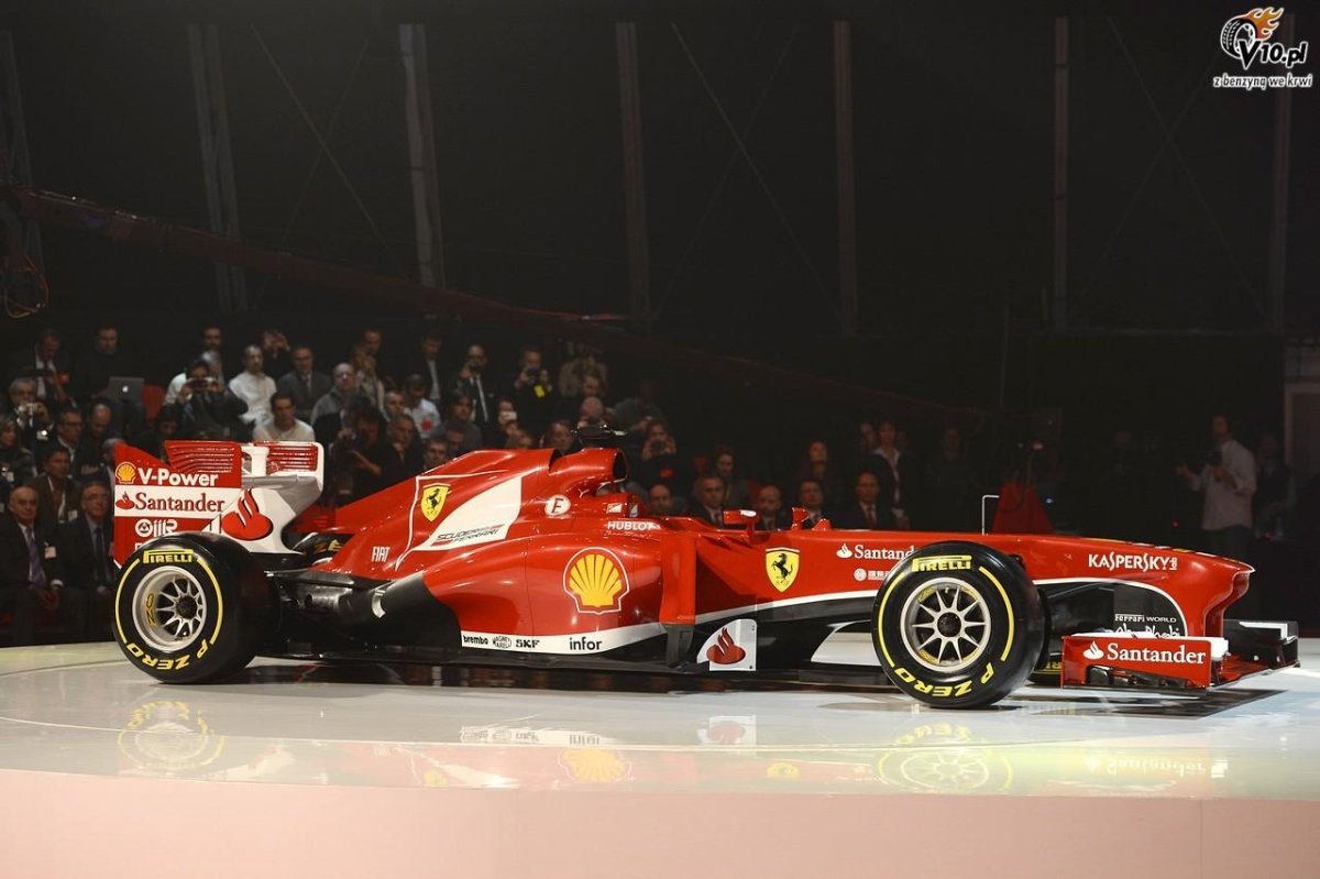 Болид Феррари f138