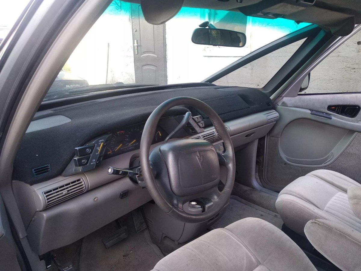 Chevrolet Lumina 1990 седан салон