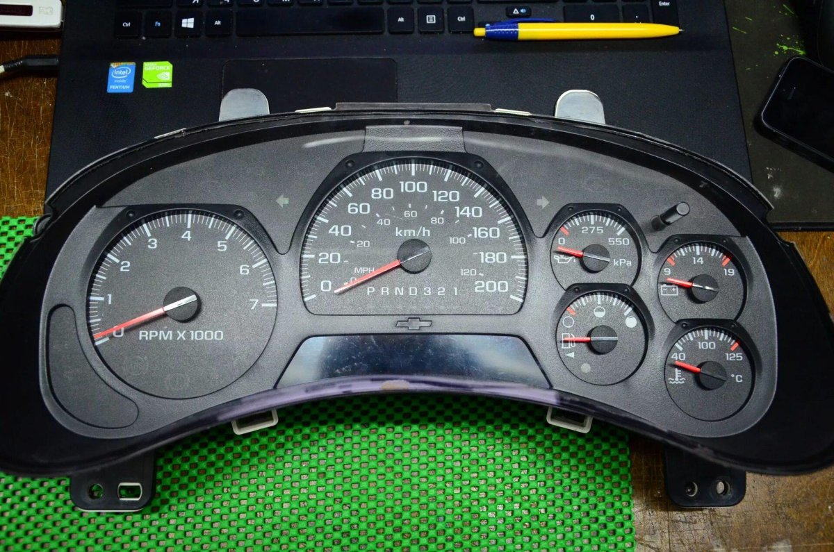 Панель приборов Шевроле Трейлблейзер