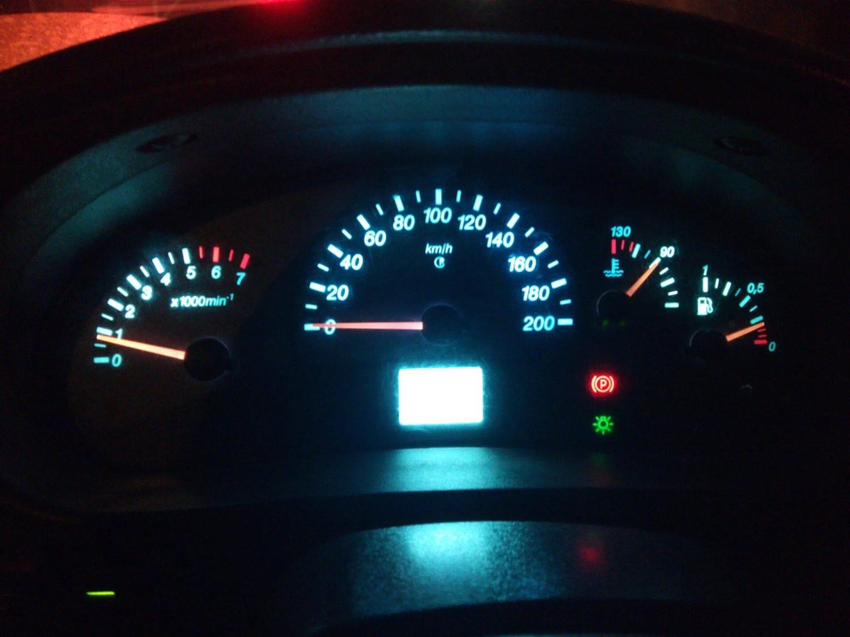 Светодиодные лампы в приборную панель ВАЗ 2112 европанель