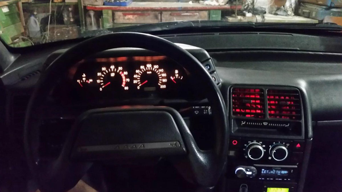 ВАЗ 2110 приборная панель салон
