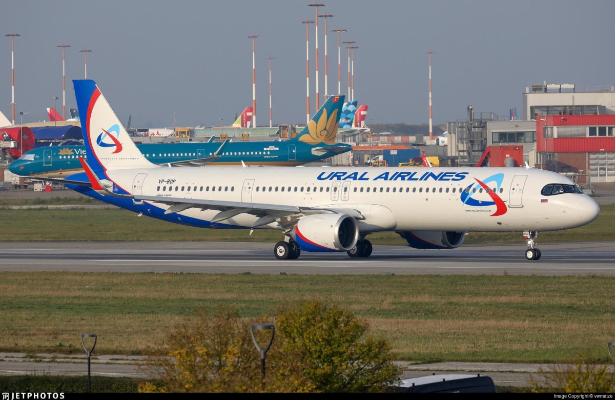 Самолет Аэробус 320 Нео уральских авиалиний