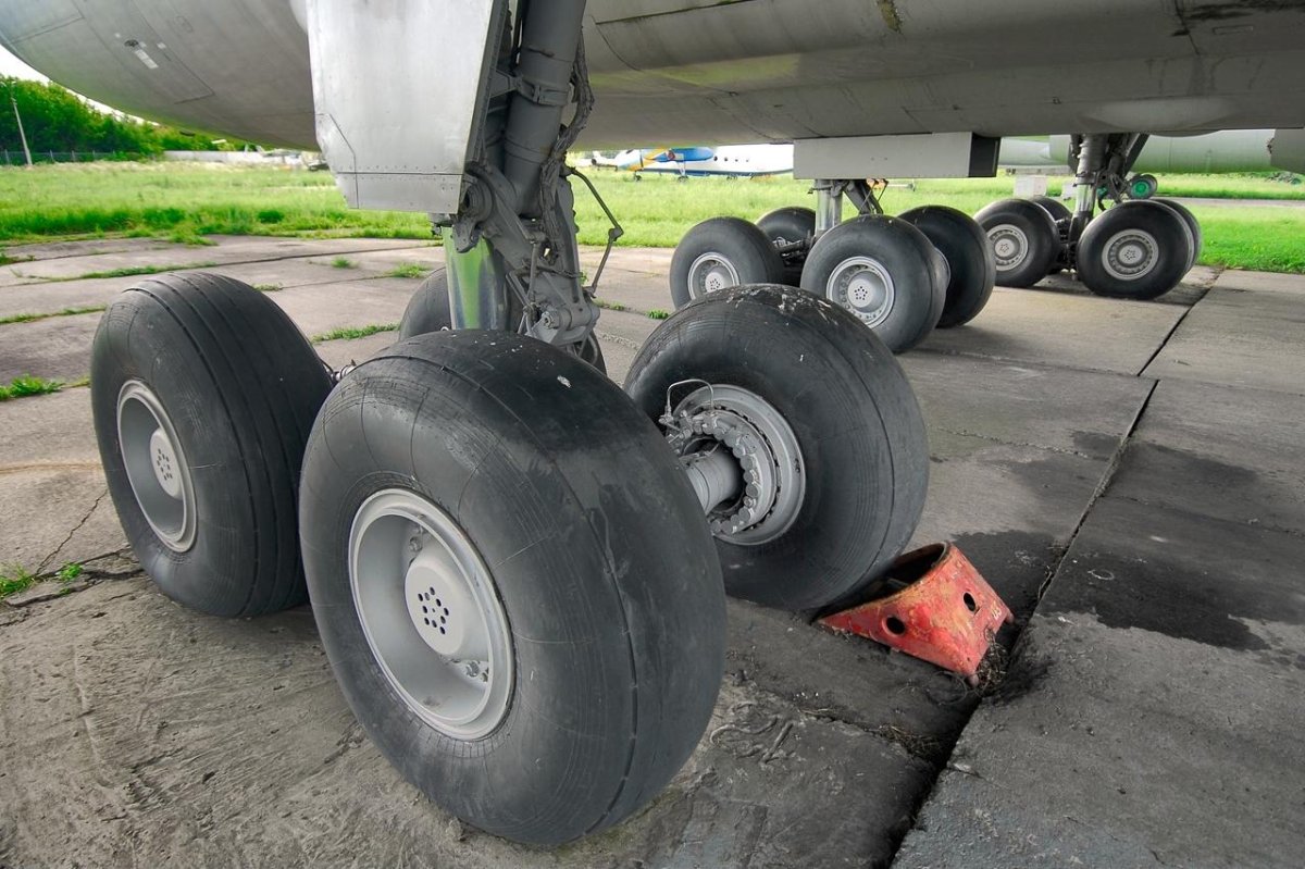 Стойки шасси ил 86