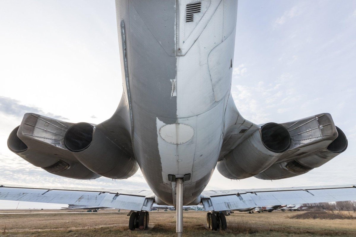 Конструкция шасси ил62