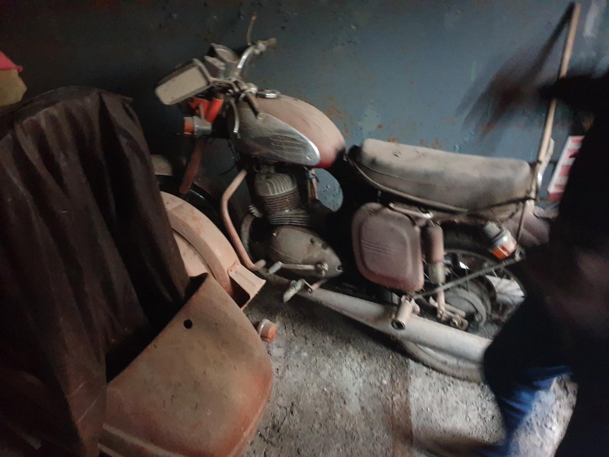 ИЖ Планета 5 в гараже