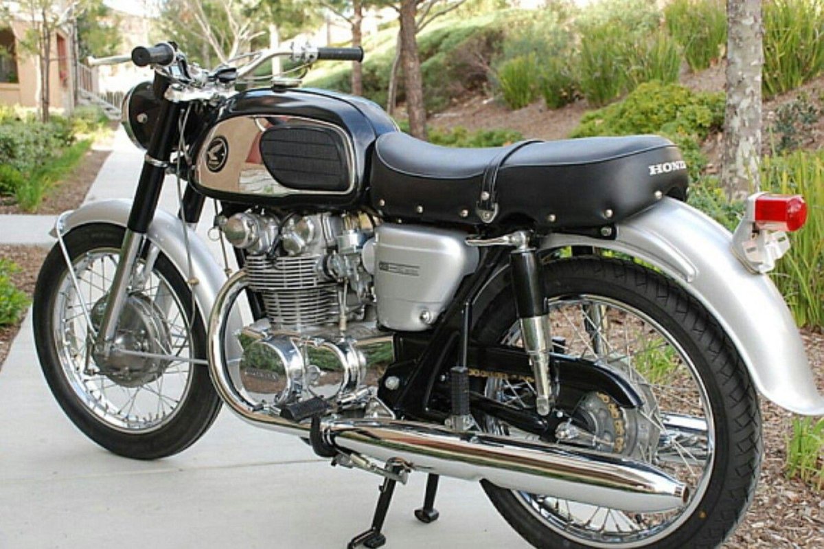 Бомбер Хонда