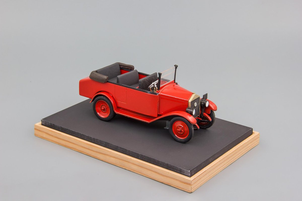 Модель автомобиля АМО Ф 15