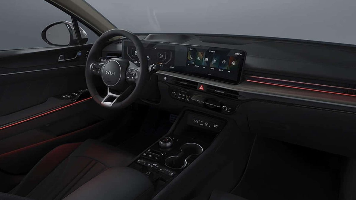 Kia 2023 sedan k5