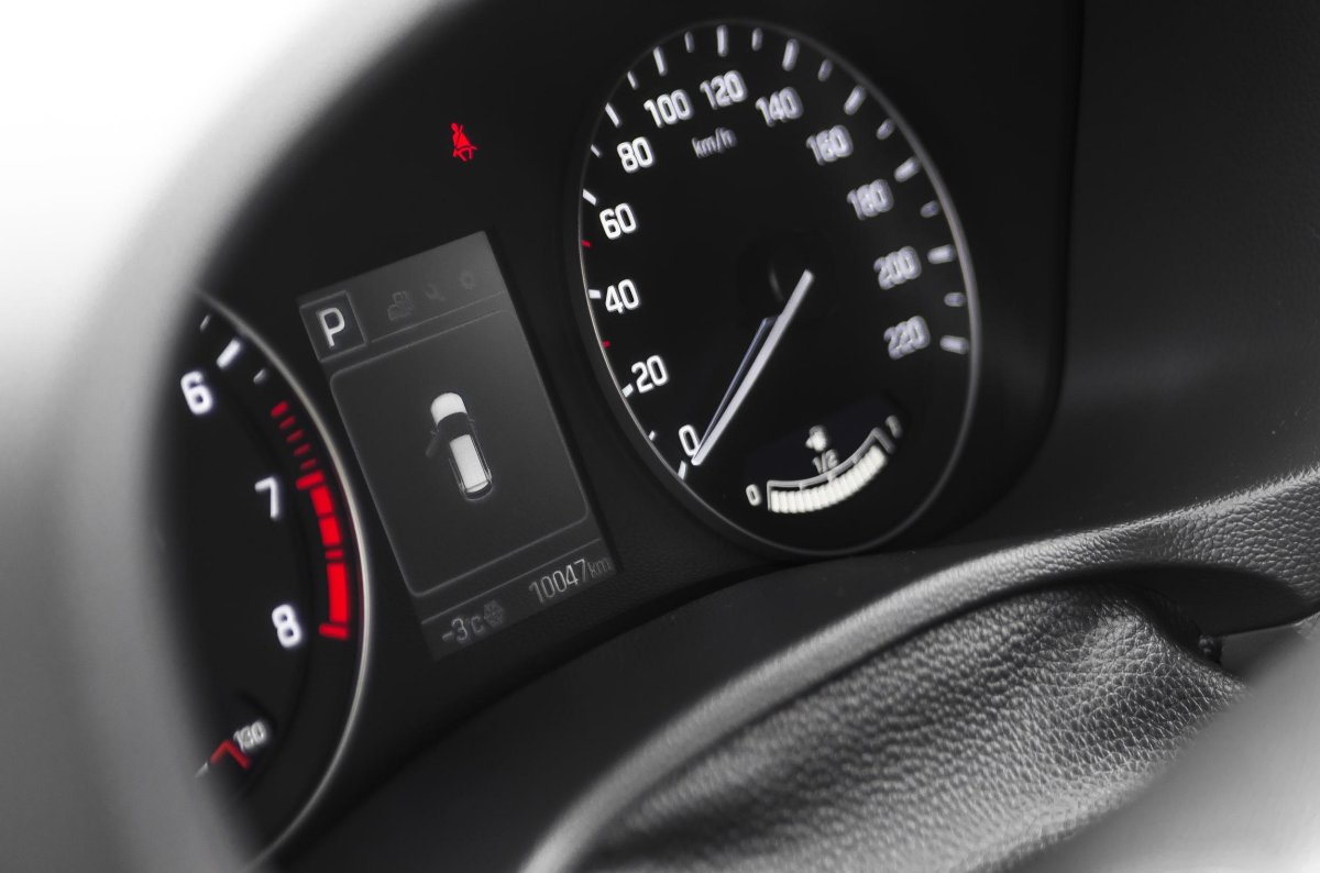 Спидометр и тахометр у Креты