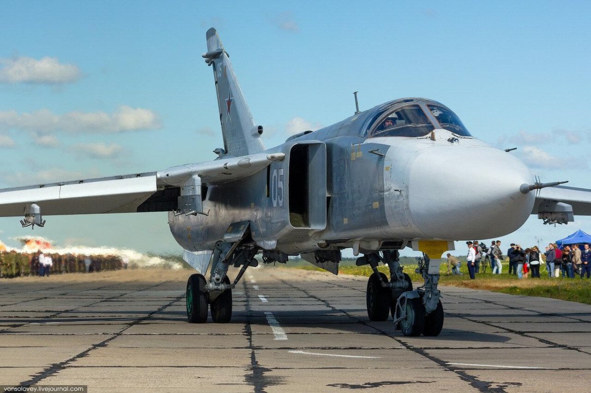 Самолет Су-24м