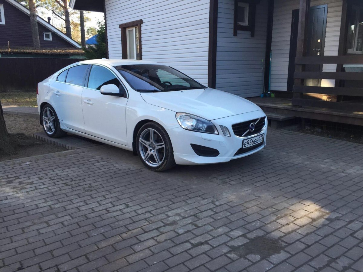 Вольво s60 2011 белая