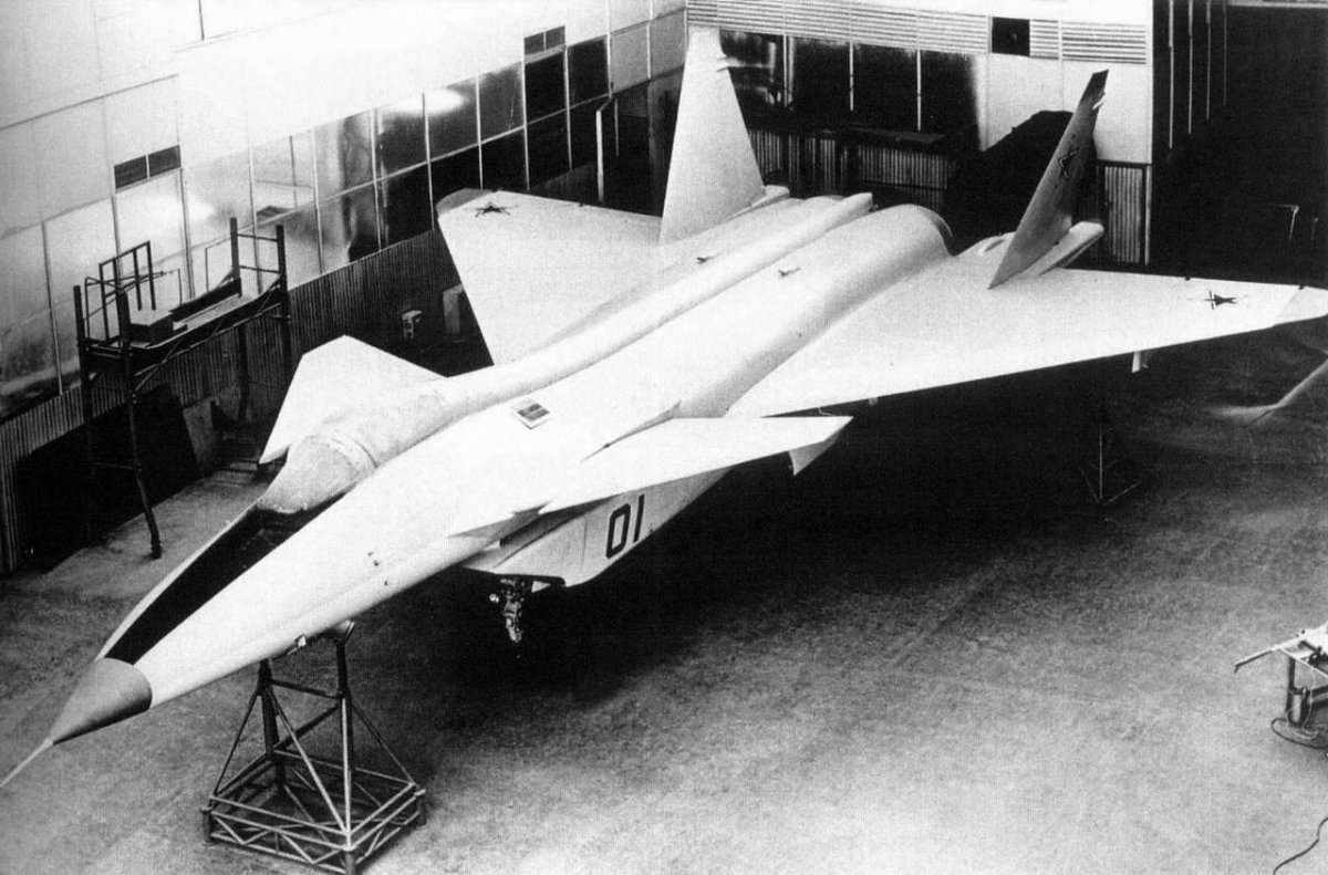 Самолет миг МФИ 1.44