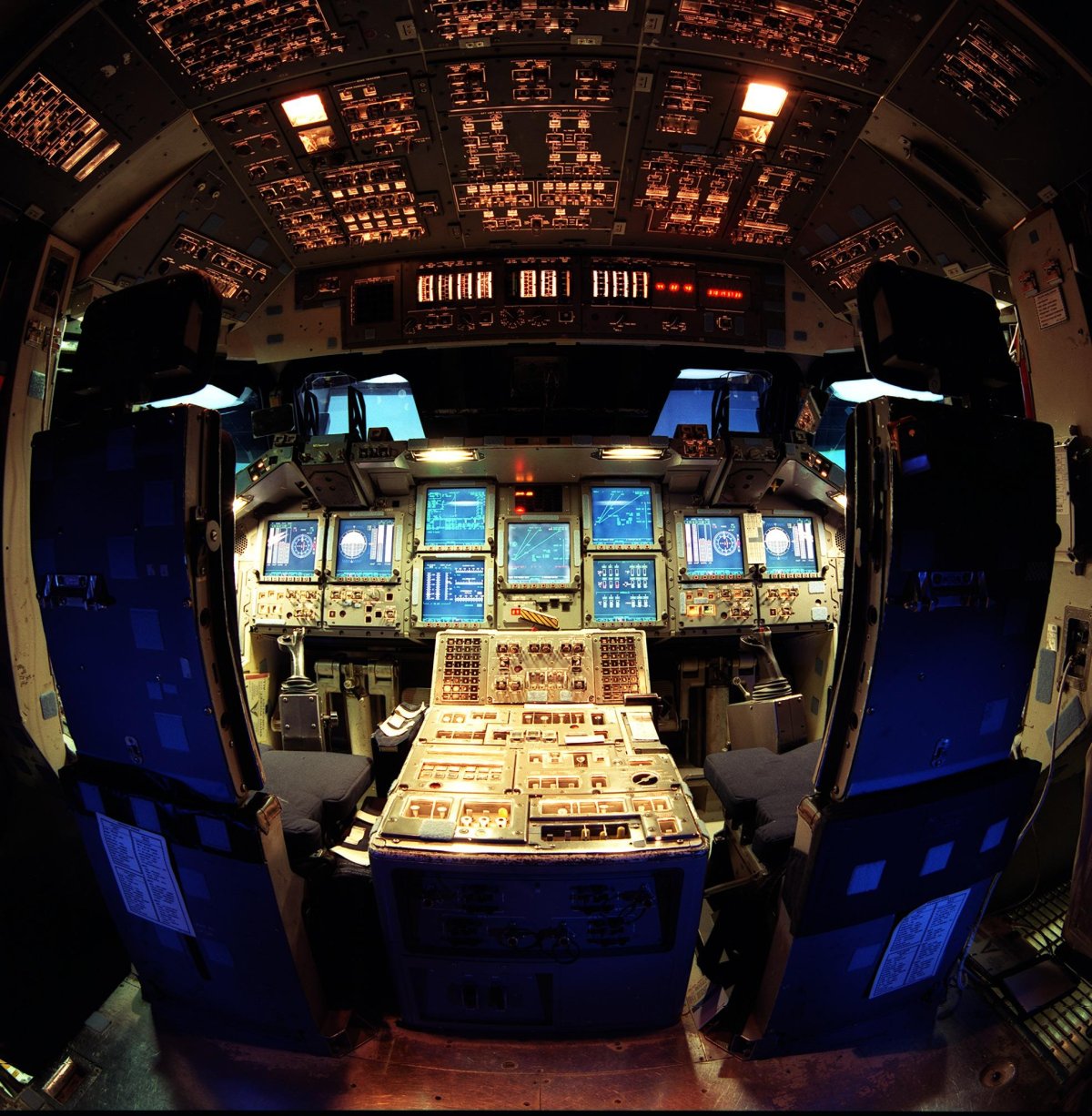 Кабина Спейс шаттла