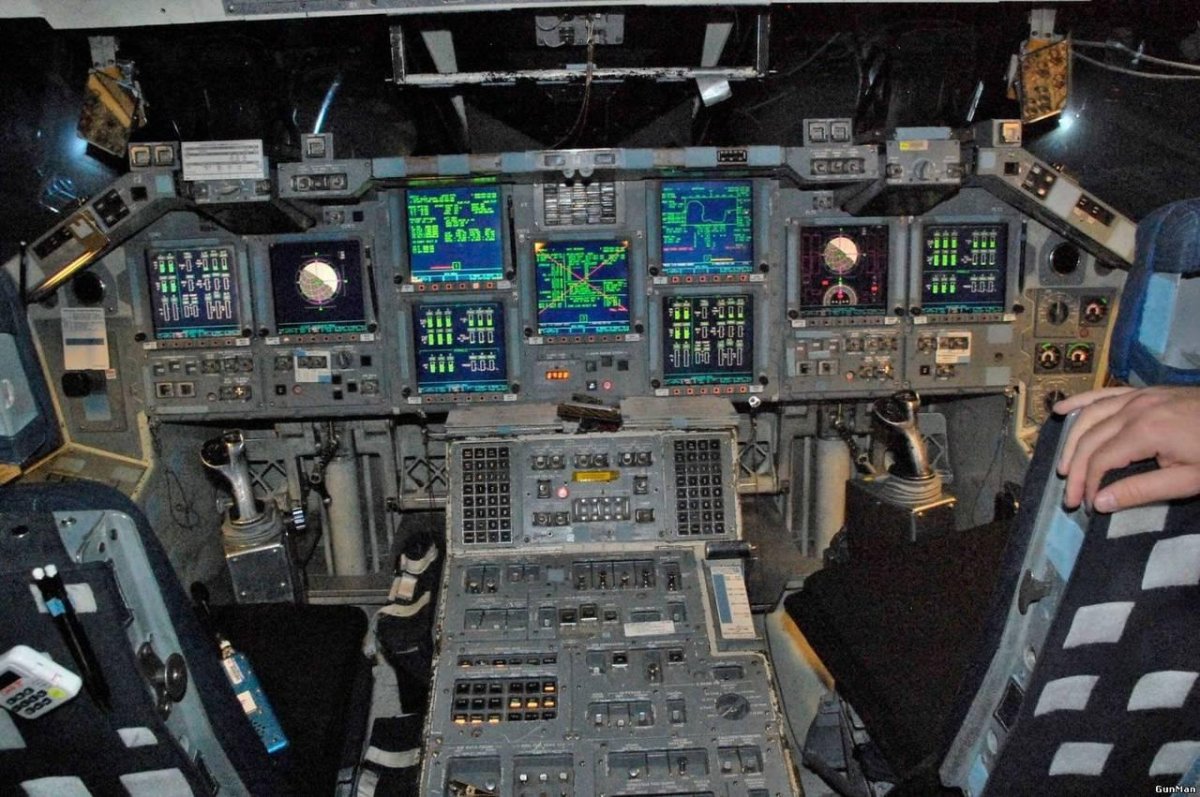 Кабина шаттла Буран