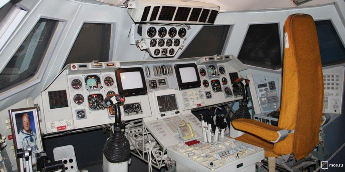 Космический челнок Буран кабина