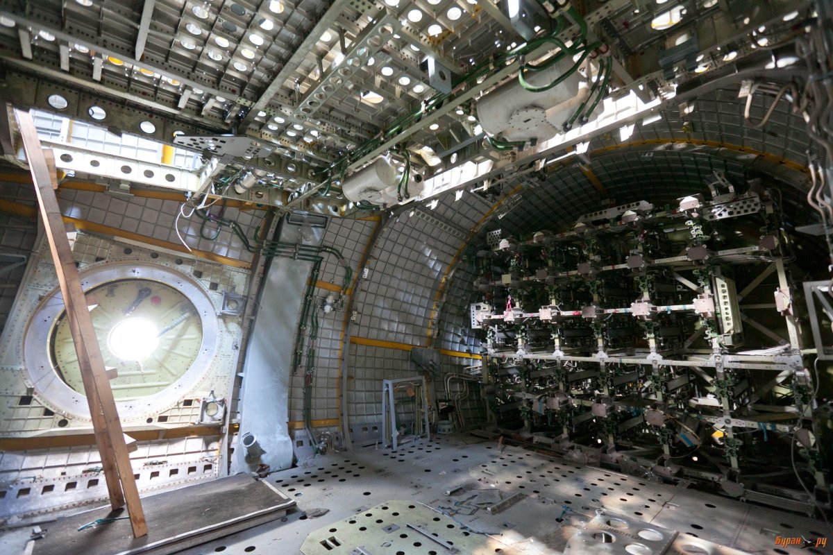 Космический челнок Буран кабина