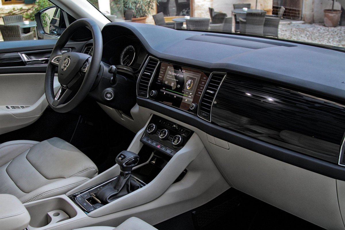 Шкода Кодиак белый салон