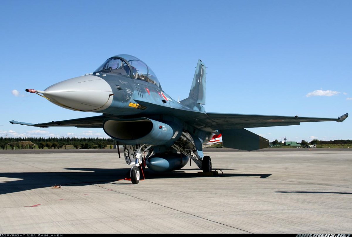 Mitsubishi f-2 и f-16
