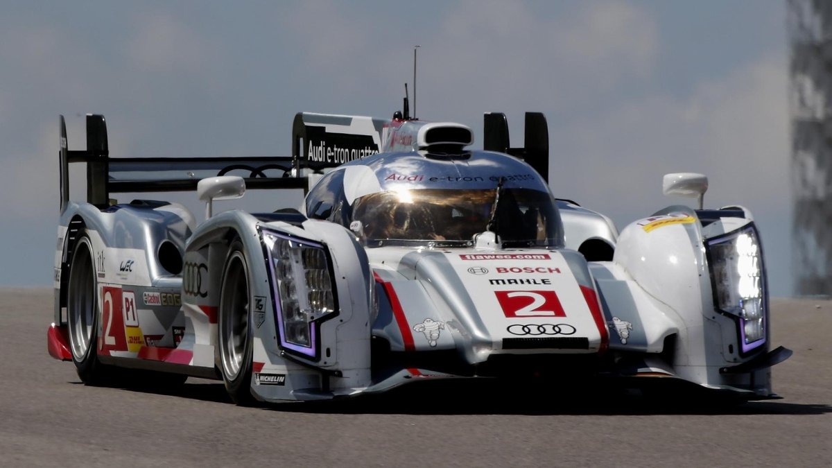 Audi r18 e-tron quattro (2016) характеристики