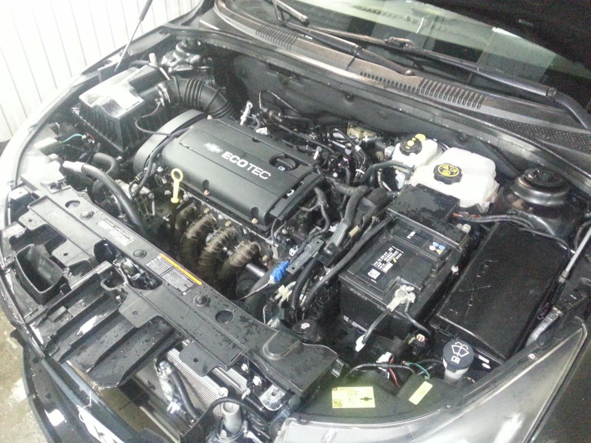 Подкапотка Шевроле Круз 1.6